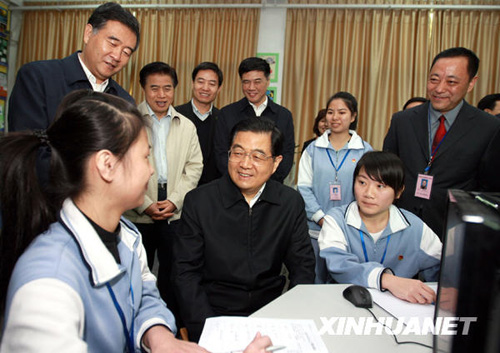 殷殷南粵情 切切話創(chuàng)新 胡錦濤在廣東珠海考察工作