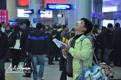 平安夜上萬名旅客滯留長沙 機場運營陷癱瘓