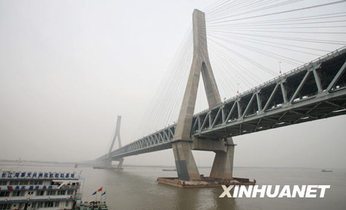 武漢第二座公鐵兩用長江大橋正式通車