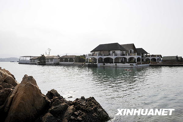 深圳驚現“海上皇宮” 奢華會所竟是違章建筑