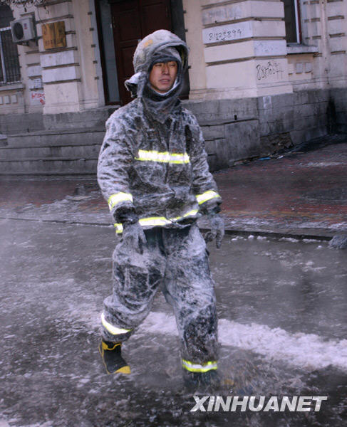 哈爾濱繁華地段一老式建筑發生火災