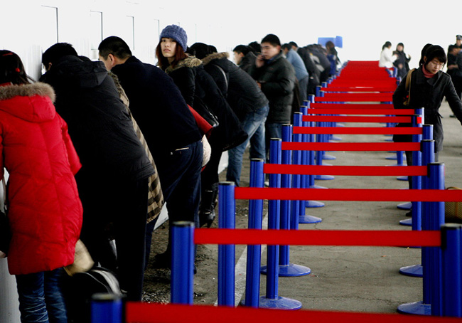 上海春運(yùn)火車票“大賣場”開售