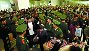 武廣高鐵韶關故障 廣州南站滯客萬余