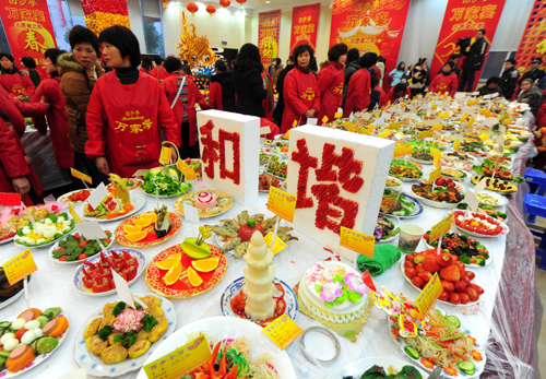 武漢：“萬家宴”盛情慶小年