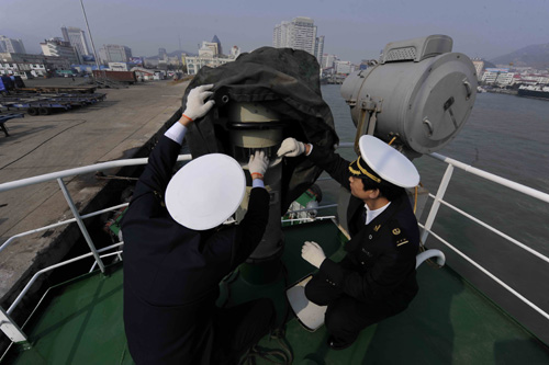 威海海事部門為志愿搜救船配備專業(yè)設(shè)備（圖）