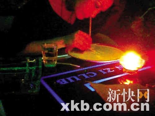 廣東韶關夜總會專派小姐陪客吸毒(組圖)