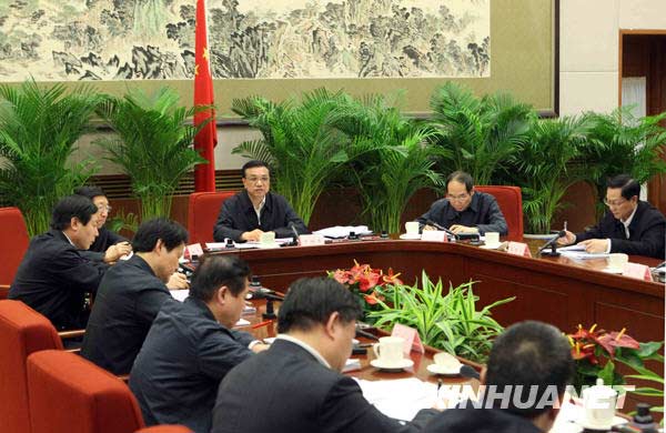 李克強(qiáng)：城鎮(zhèn)居民醫(yī)保補(bǔ)助標(biāo)準(zhǔn)提至120元(圖)