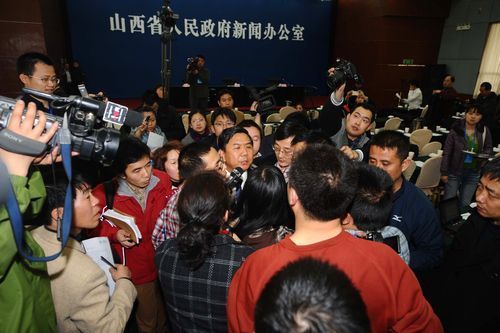 山西問題疫苗事件發(fā)布會(huì)僅持續(xù)15分鐘遭抗議