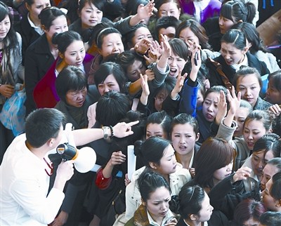 全國最大規模空姐招聘開始 近萬人爭奪千個名額