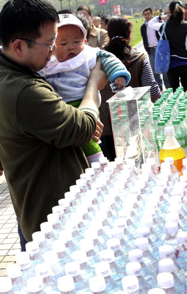 湖北宜昌舉辦抗旱愛心捐助活動