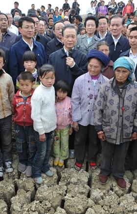 溫家寶考察貴州指導抗旱救災：團結一心 戰勝旱災