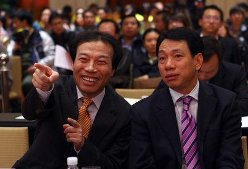 新華都聘請諾貝爾獲得者任院長 打造平民商學(xué)院