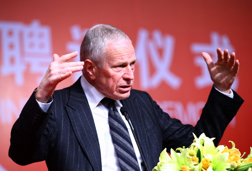 新華都聘請(qǐng)諾貝爾獲得者任院長(zhǎng) 打造平民商學(xué)院