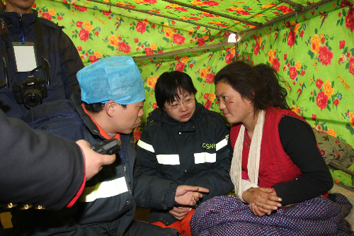 胡總書記看望的災區女孩  已轉往武警總醫院救治