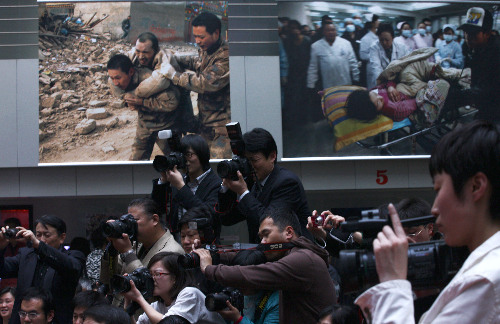 國內外首個青海玉樹抗震救災影展在京舉辦