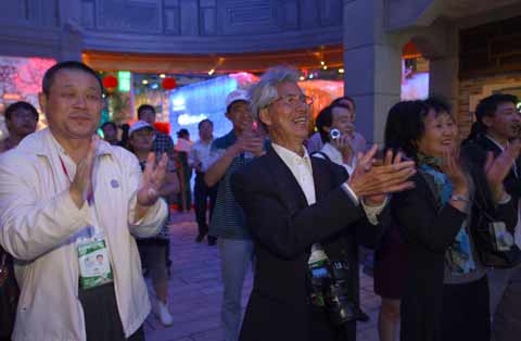 世博中國館總設計師攜全家參觀世博園(組圖)