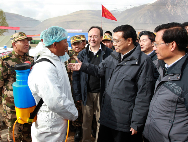 李克強在玉樹地震災區考察并主持召開災后重建現場辦公會