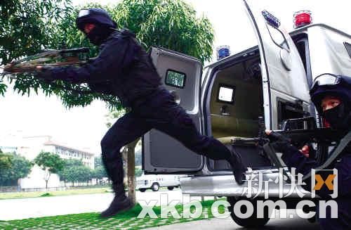 廣州武警特戰(zhàn)隊配發(fā)反恐儀器備戰(zhàn)亞運安保