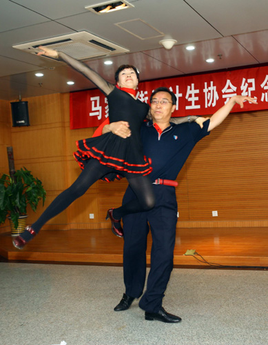 馬家堡街道舉辦文藝匯演紀念計生協會成立30周年