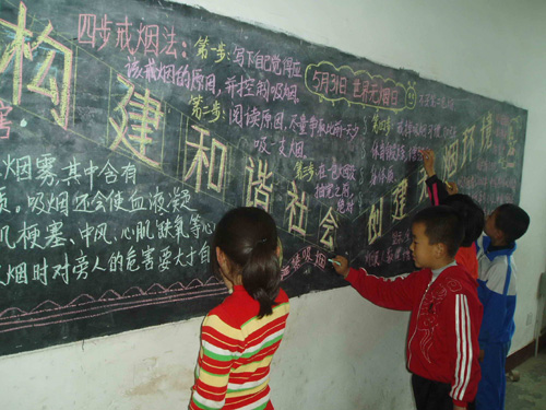 小手牽大手 汶上控煙小天使在行動