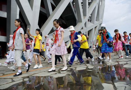 全國少代會代表參觀天安門城樓