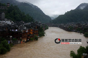 湖南鳳凰部分景點(diǎn)被淹 古城街道成為澤國(組圖)