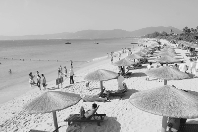 占用沙灘資源搞建設 三亞優質海灘遭酒店“圍城”