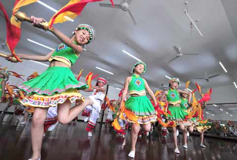 湖北恩施：校園廣推素質(zhì)教育 民族文化百花齊放(組圖)