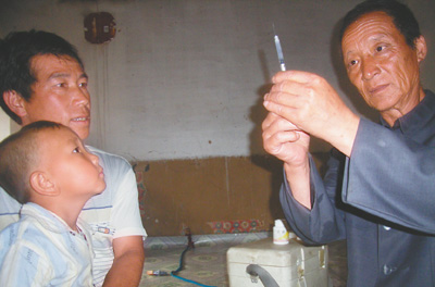 [時代先鋒]“針眼上的是天大的事”--記山西靜樂縣雙路鄉衛生防疫員王元林