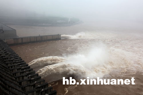 三峽今年首次開閘泄洪