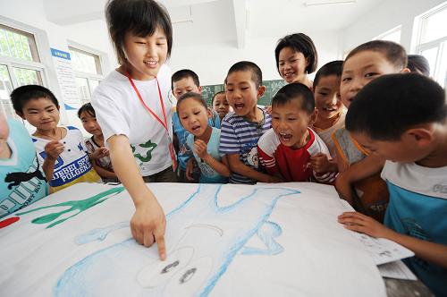 愛心為留守孩子撐起多彩假期