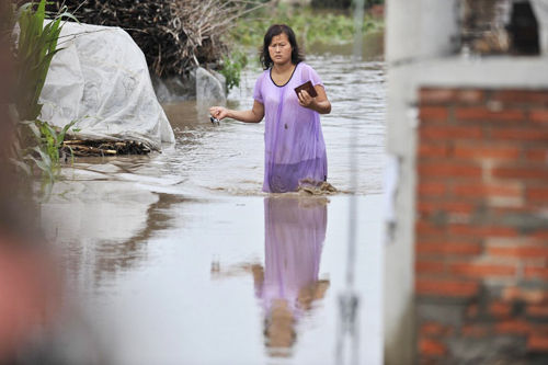 吉林省連降暴雨沖毀鐵路 村莊被淹大壩告急(圖)