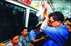 “想擦汗卻擠得拔不出手”北京1號線地鐵何時才能全裝上空調?