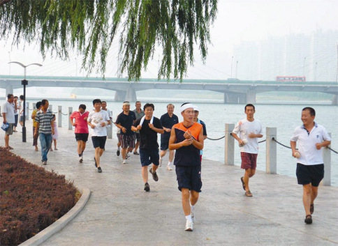 馬拉松賽前民間預熱賽開跑（圖）