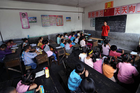 在山區揮灑青春的汗水