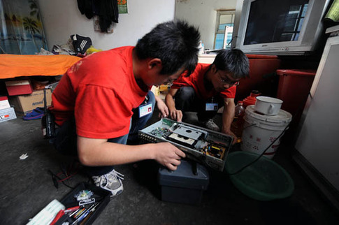 在山區揮灑青春的汗水