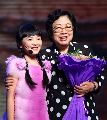 師徒共獻愛心(組圖)