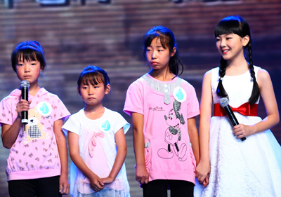 師徒共獻愛心(組圖)