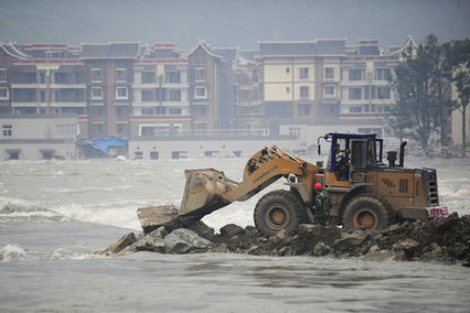 汶川映秀鎮(zhèn)對(duì)岷江壅塞體進(jìn)行兩次爆破