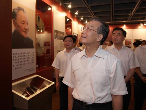 溫家寶在深圳考察強(qiáng)調(diào)堅定不移推進(jìn)改革開放(圖)