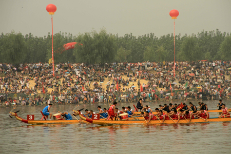 首屆國際龍舟邀請賽在山東東平