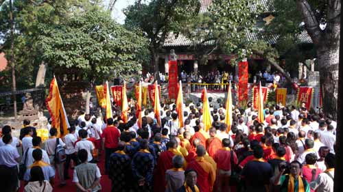 山西運城:華人齊聚關公故里 世界最高關帝像落成