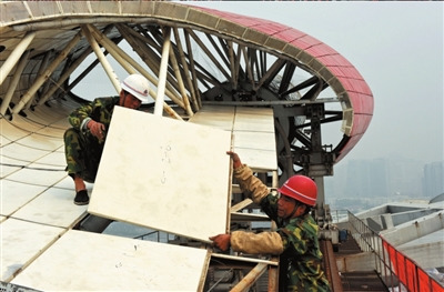 鳥巢奧運主火炬塔正式開拆 不影響鳥巢國慶游(圖)