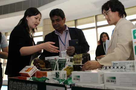 亞洲主流媒體看廣東采訪團參觀香雪制藥有限公司