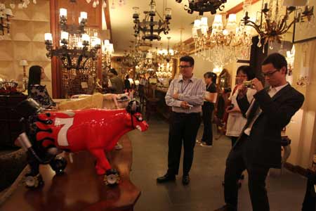 “亞洲主流媒體看廣東”參觀古鎮時代燈飾廣場