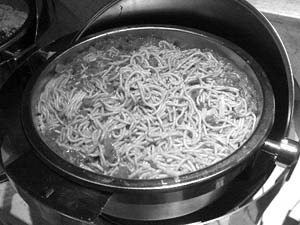 “團(tuán)奴”揭低價(jià)團(tuán)購真相:牛排小到不用刀切(圖)