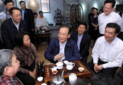 溫家寶赴廣州珠海考察了解經(jīng)濟(jì)社會(huì)發(fā)展情況