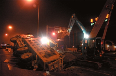 北京西三環主路塌陷 疑與地鐵施工有關