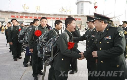 新疆軍區2010年首批新老兵空運工作拉開帷幕