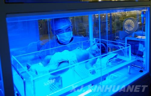 新疆建成首個(gè)新生兒無陪護(hù)、層流潔凈病房